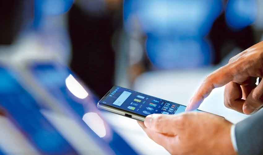 Digital Pakistan Milestone: Smartphone Usage Climbs to 71.6%, Broadband Users Cross 161 Million