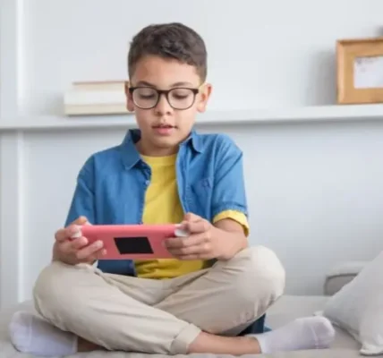 Pakistan Sounds Alarm on Child Online Safety as Digital Risks Grow
